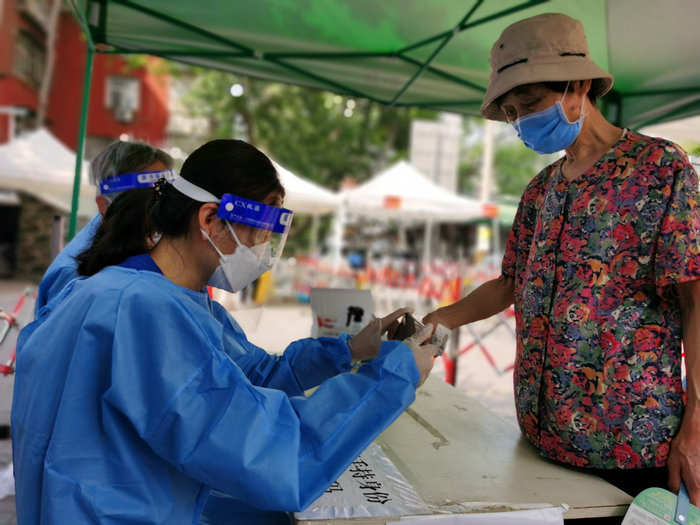 同心支援服务团支援龙潭街道核酸检测3.jpg
